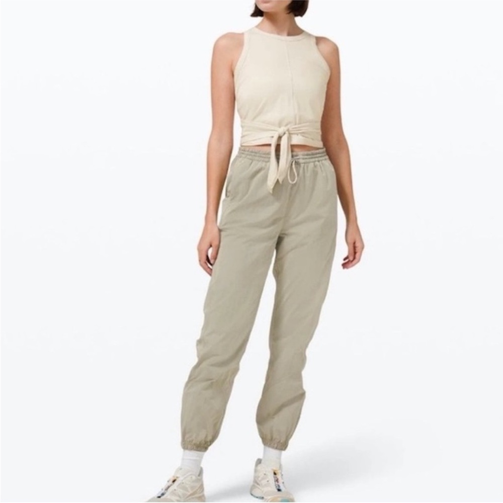 Lululemon Evergreen Jogger Tack Pants
Ankle Zip Cafe Au Lait Tan 6